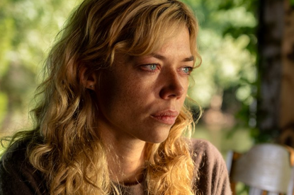 Kolory zła Czerń - kadr z filmu Netflix
