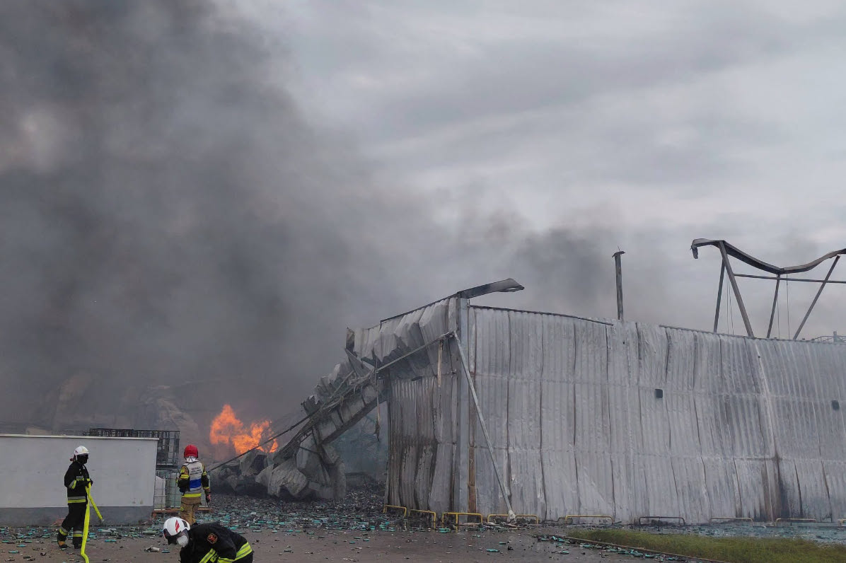 Nowe informacje ws. pożaru fabryki aerozoli. „Działamy w natarciu i obronie”