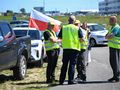 Policja zabezpiecza protest rolników i blokadę drogi ekspresowej S3 w Gardnie
