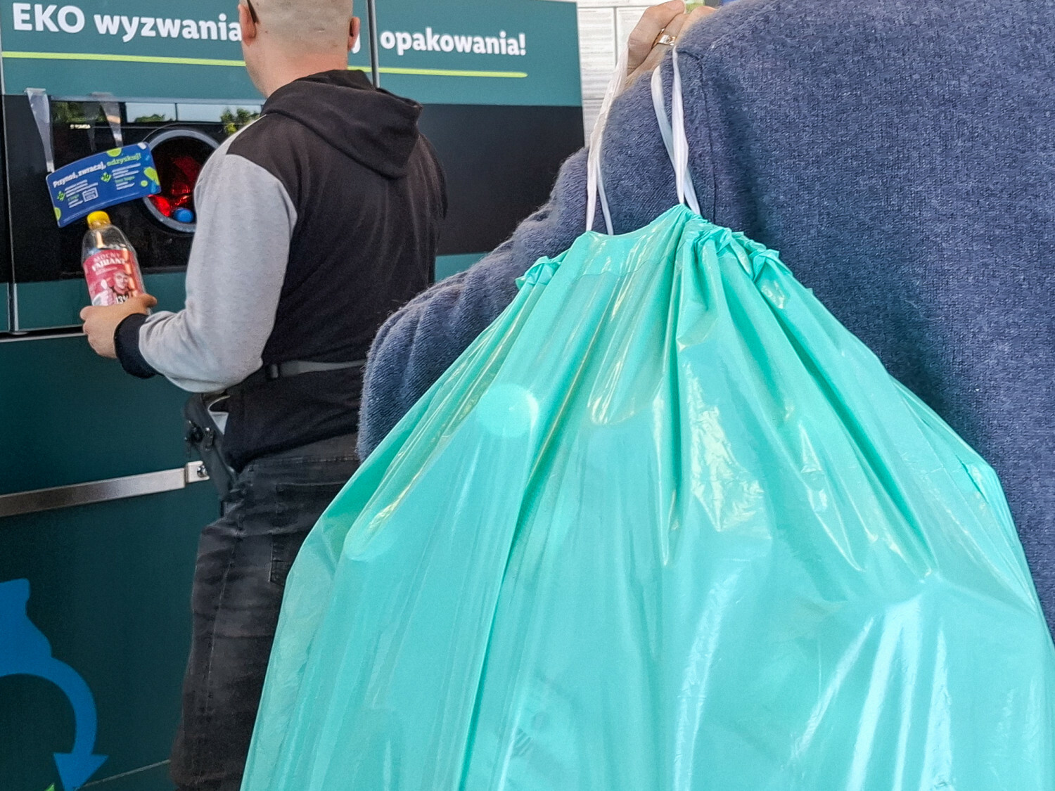 W tym automacie pieniądze z kaucji idą prosto na konto