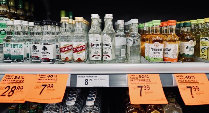 alkohol w jednorazowych opakowaniach szklanych