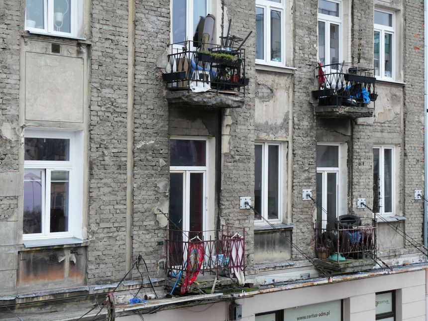balkony w kamienicy