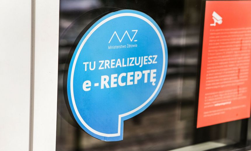 Niebieski znak z napisem: 