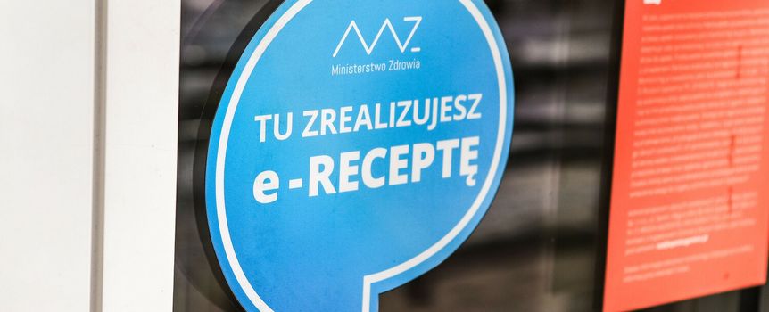 Niebieski znak z napisem: 