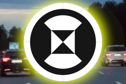 Znak - Landmarkenschild na tle niemieckiej autostrady A9