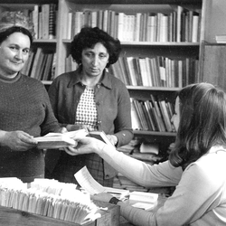 Biblioteka w PRL - materiał poglądowy