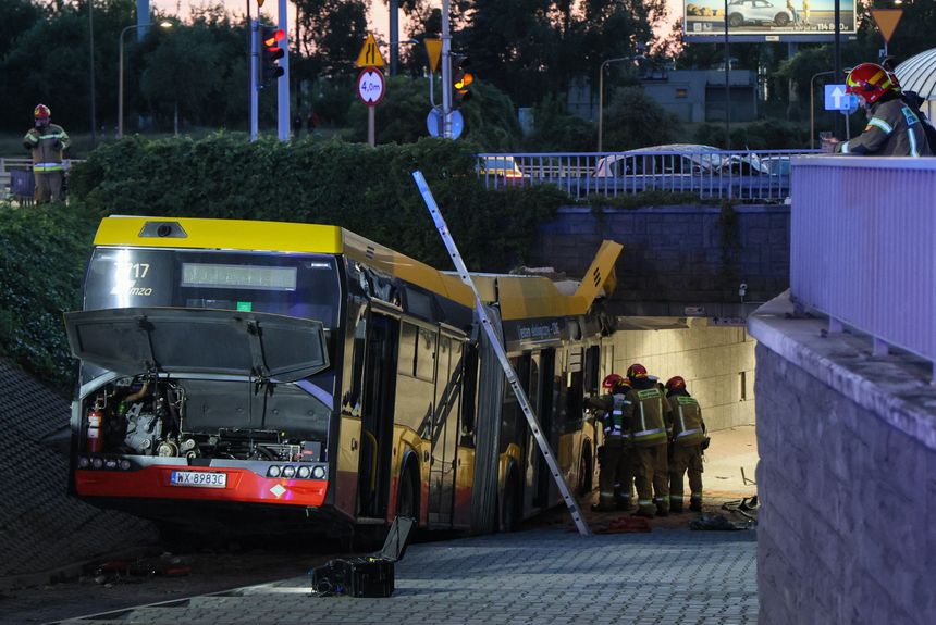 Wypadek autobusu w Warszawie