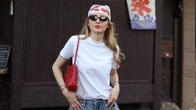 Influencerka w modnym outficie