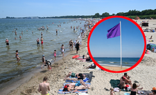 Kolory flag nad wodą. Ostrzeżenie