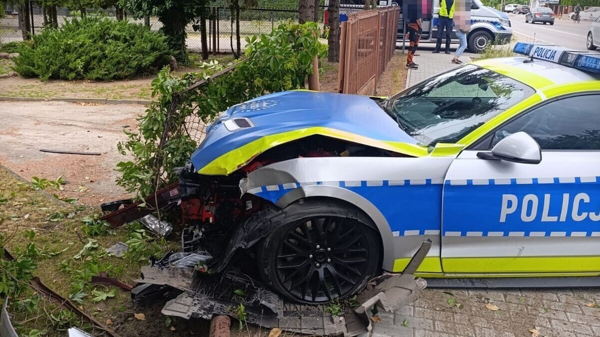 To pierwszy taki samochód w policji. Ford Mustang rozbity po czterech miesiącach