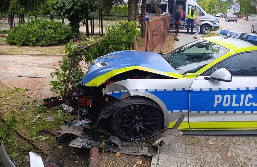 Rozbity Ford Mustang