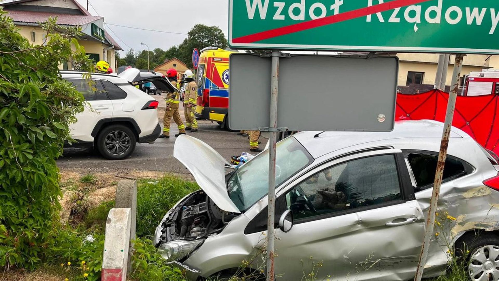 Tragiczny wypadek na DW751. Kobieta nie ustąpiła pierwszeństwa. Nie żyje pasażerka