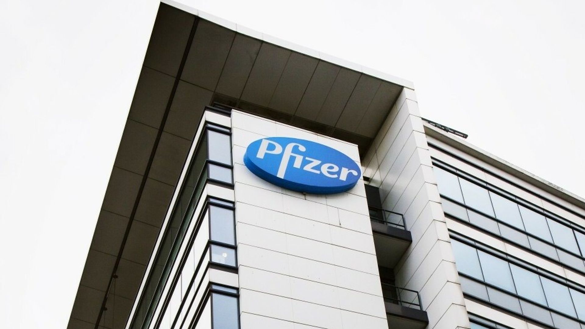 Miliony dla PAŻP zablokowane. Pfizer rozpoczął egzekucję wobec Polski
