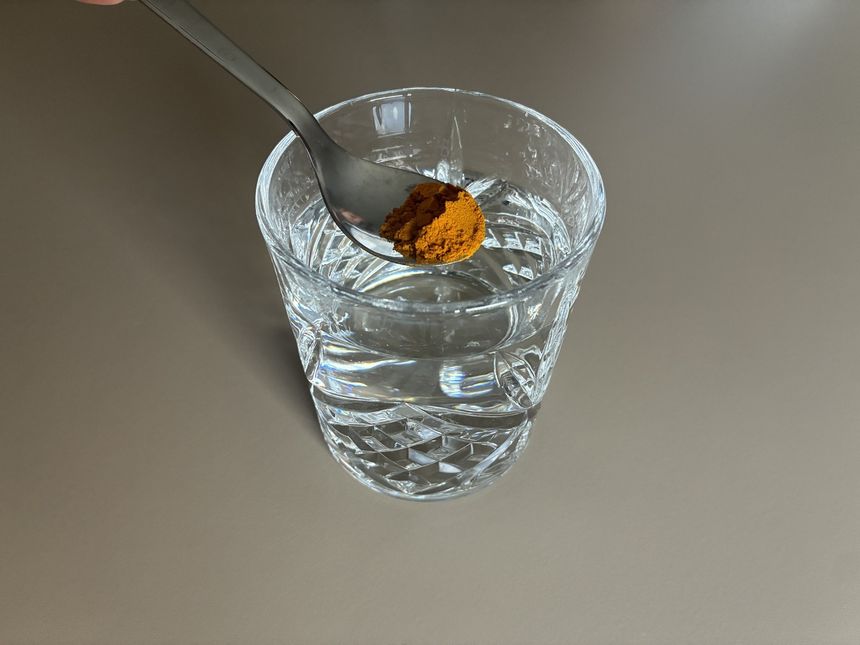 Woda z kurkumą