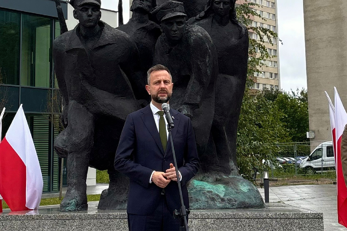 „Wojny nie będzie, jak będziemy silni". Szef MON wspomniał o Rosji