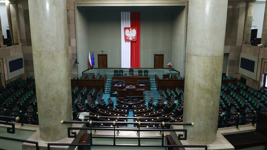 Sala plenarna przed posiedzeniem