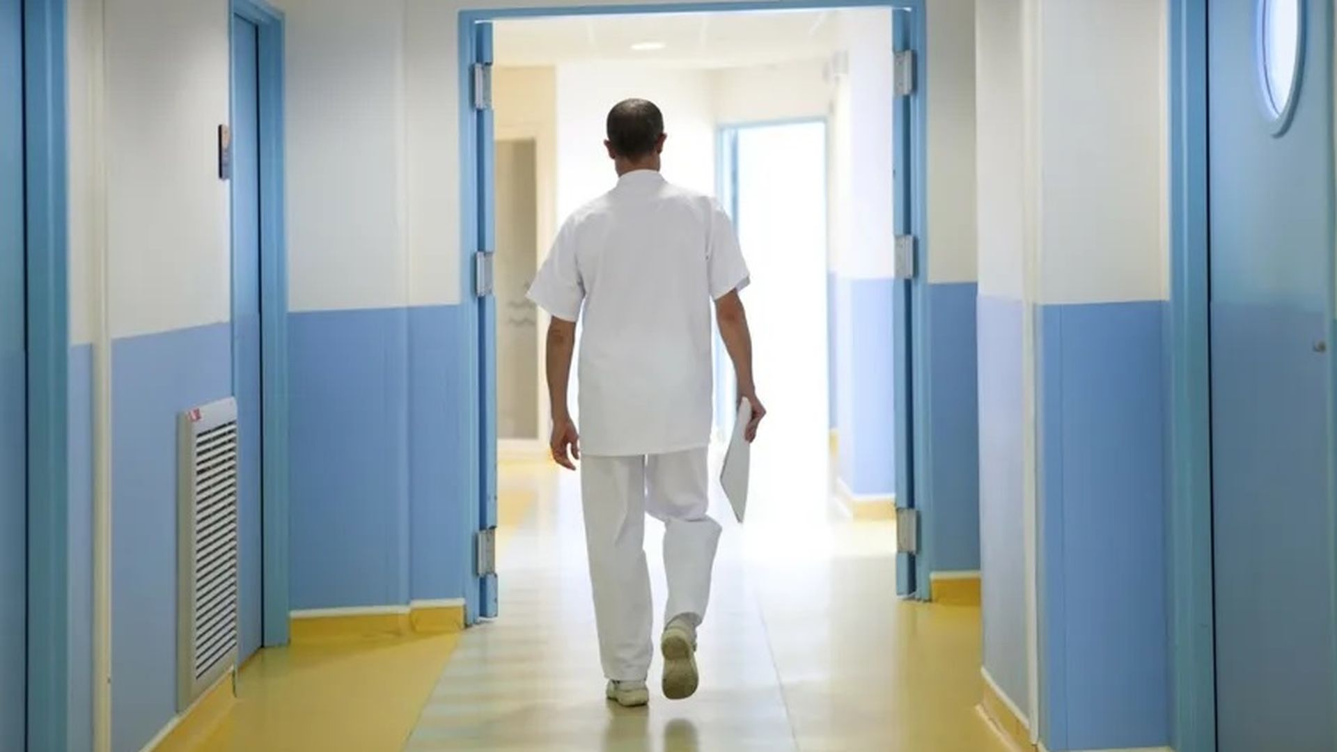 Tyle może wynieść pensja lekarza na etacie. Wiceszef NFZ oszacował kwotę
