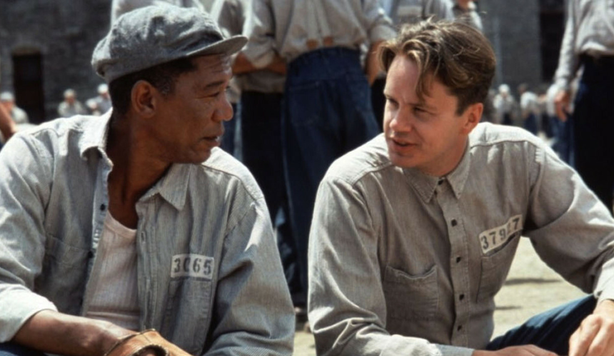 Tim Robbins i Morgan Freeman w filmie „Skazani na Shawshank” 