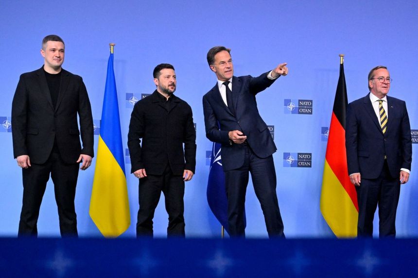 Mychajło Fedorow i Wołodymyr Zełenski podczas czerwcowego spotkania ministrów obrony państw NATO