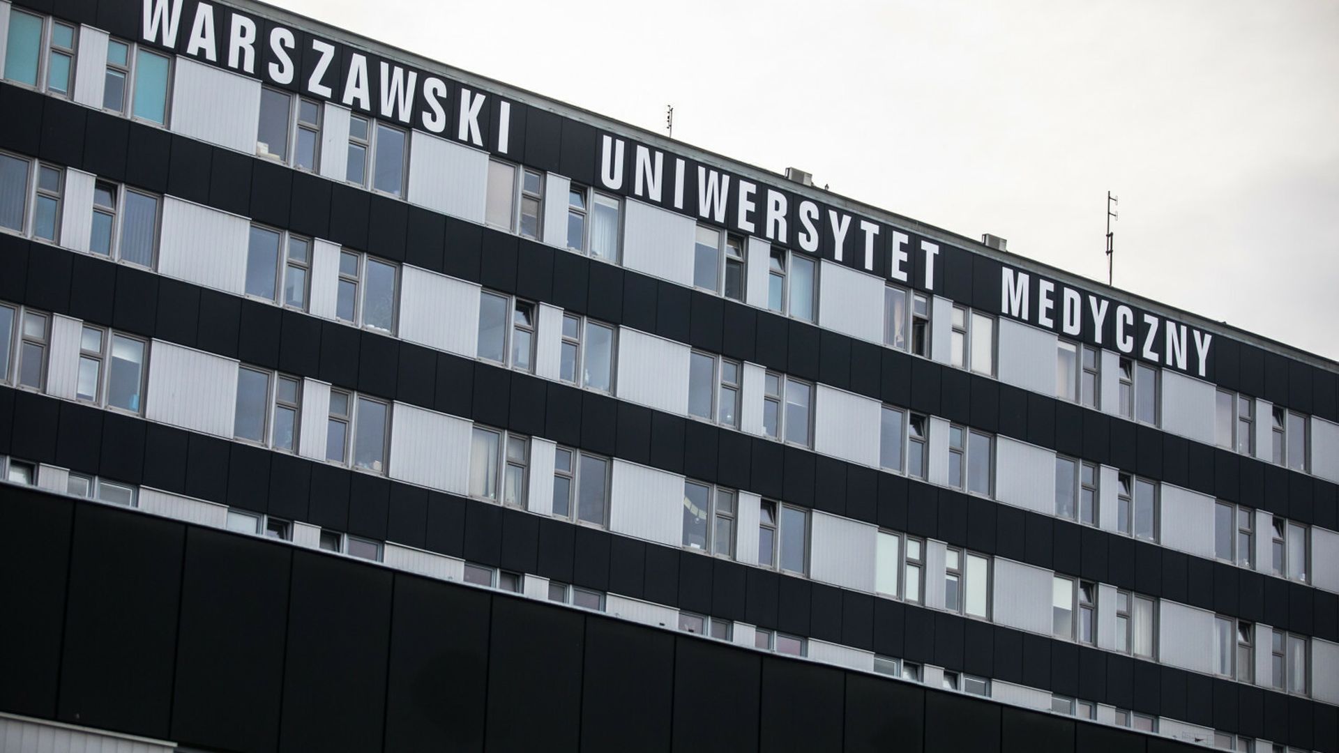 Kolejna afera w warszawskim szpitalu. W tle zakład pogrzebowy. Jest ruch prokuratury