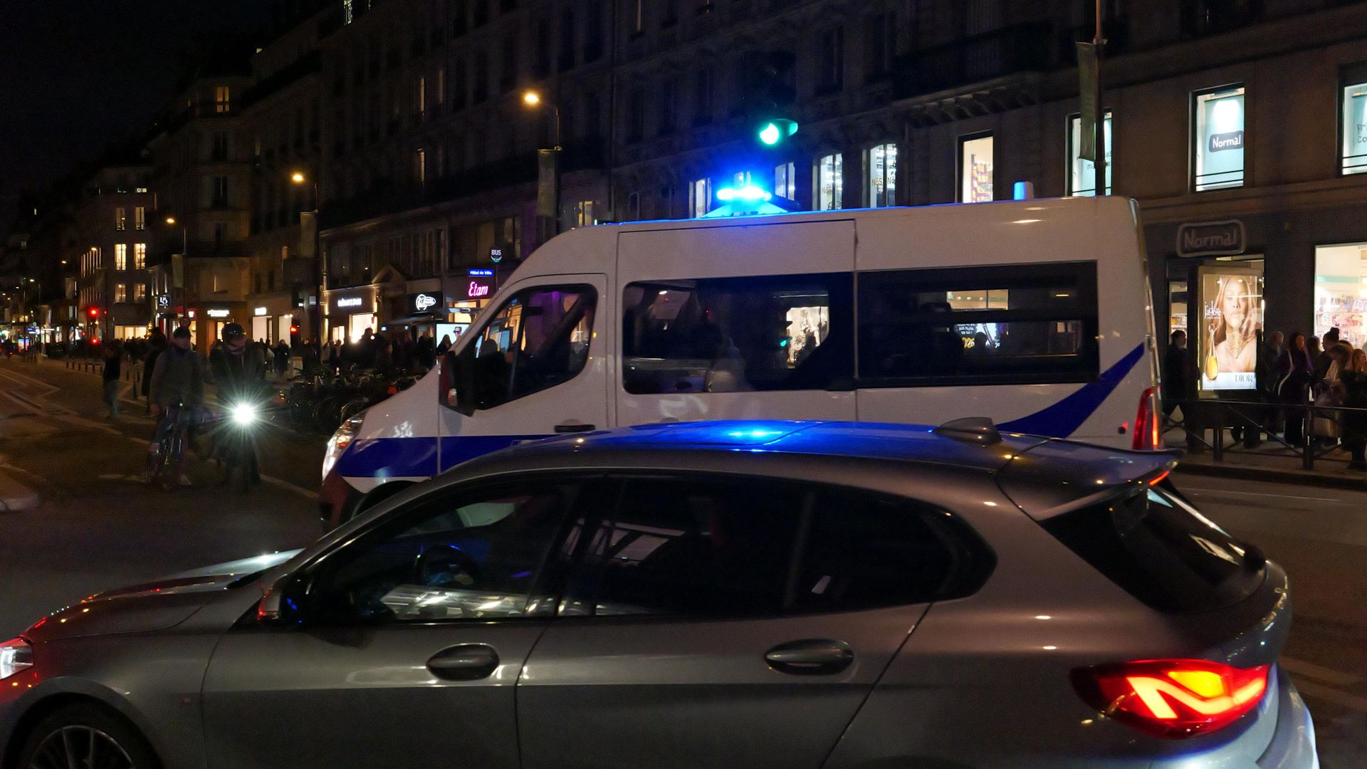 Tragedia w Paryżu. Rozpędzony samochód śmiertelnie potrącił kobietę, miał polską rejestrację