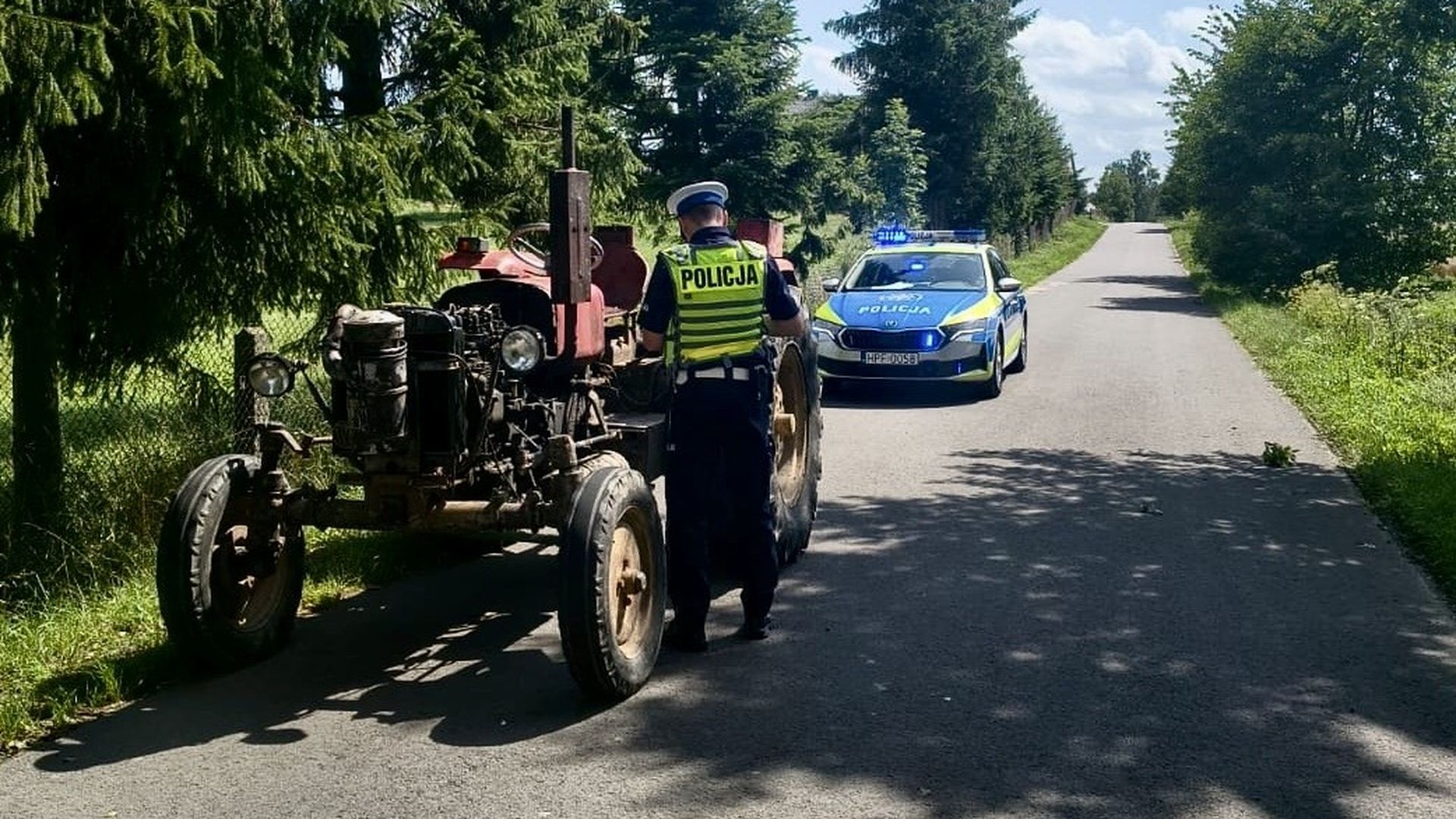 „Wynik poza zakresem". Alkomat nie dał rady, rolnik zaczął uciekać ciągnikiem