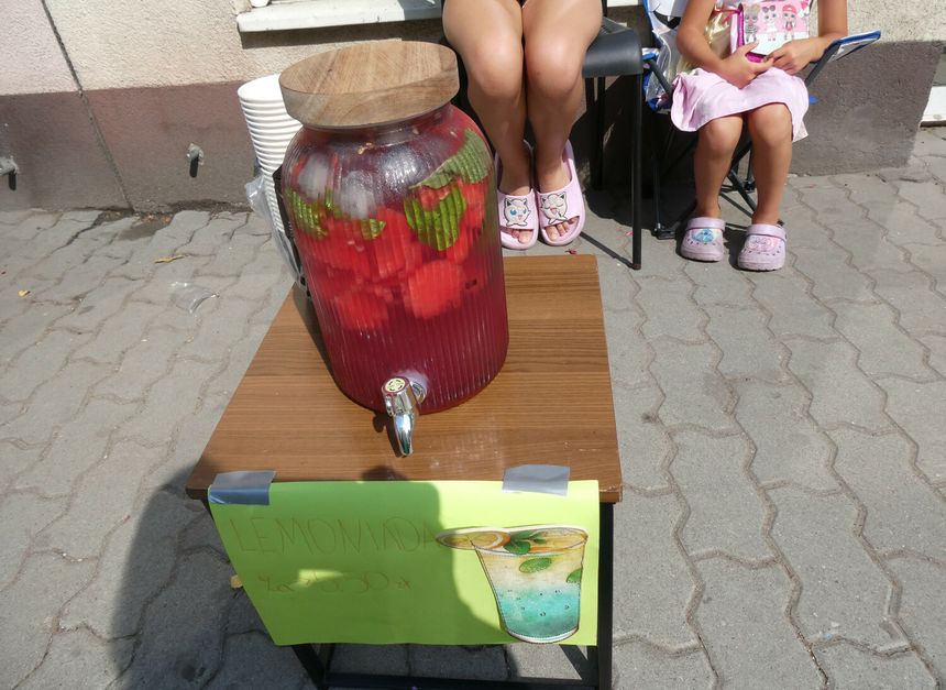 Stoisko z lemoniadą (zdjęcie ilustracyjne)