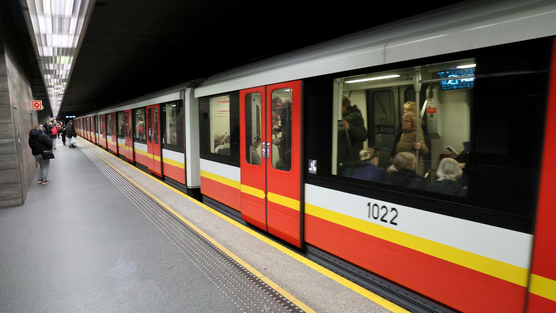 Ukrainiec sparaliżował metro w Warszawie. Prokuratura podjęła decyzję ws. kary