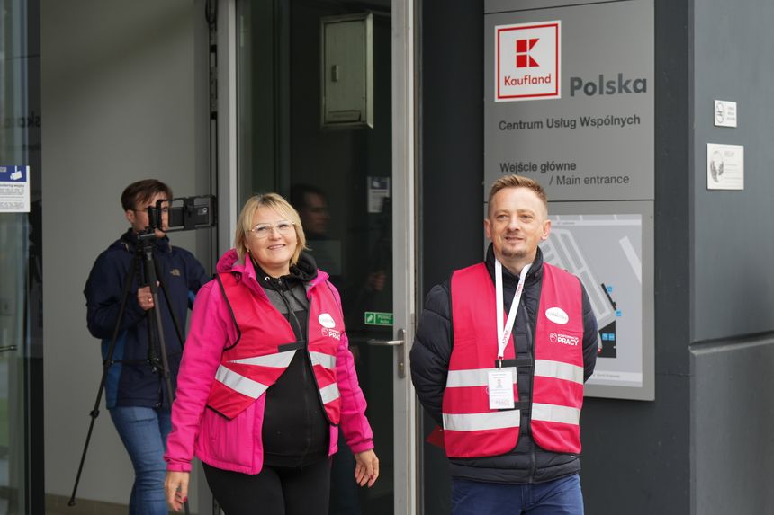 Wojciech Jendrusiak (z prawej) podczas protestu w Kauflandzie w 2023 roku