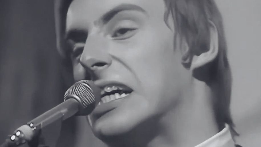 Piosenkę z 1977 roku napisał jako 18-latek
