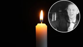 Na zdjęciu świeca paląca się na czarnym tle. W kółku czarno-białe zdjęcie mężczyzny.