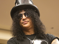Slash znany głównie z zespołu Guns N' Roses