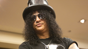 Slash znany głównie z zespołu Guns N' Roses