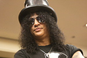 Slash znany głównie z zespołu Guns N' Roses