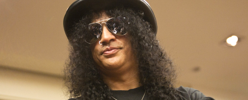 Slash znany głównie z zespołu Guns N' Roses