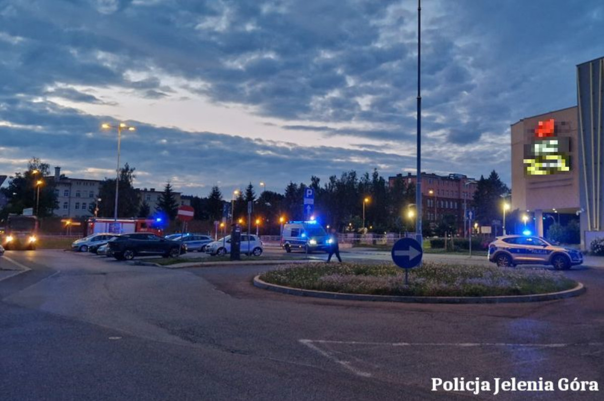 Znaleziono niewybuchy, ewakuacja w galerii handlowej. Policja zatrzymała 34-latka