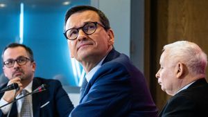 Marcin Horała, Mateusz Morawiecki i Jarosław Kaczyński [zdjęcie archiwalne] 