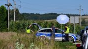 Służby w miejscu upadku niezidentyfikowanego obiektu w okolicach miejscowości Tarnawa-Kolonia