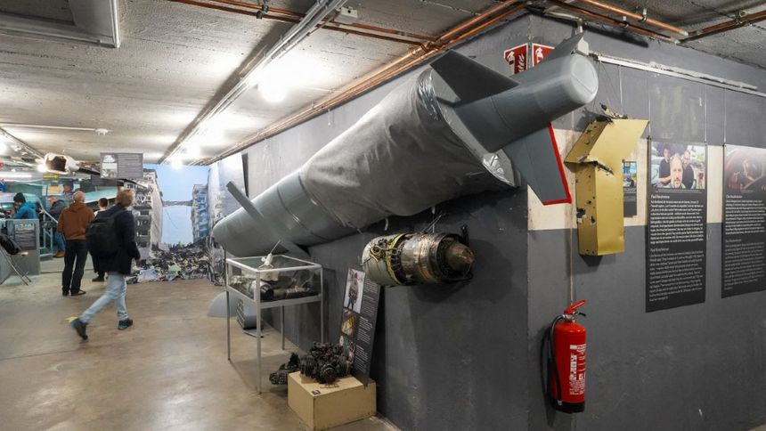 Pocisk CH-101 jako eksponat w Muzeum Ukrainy w Berlin Story Bunker