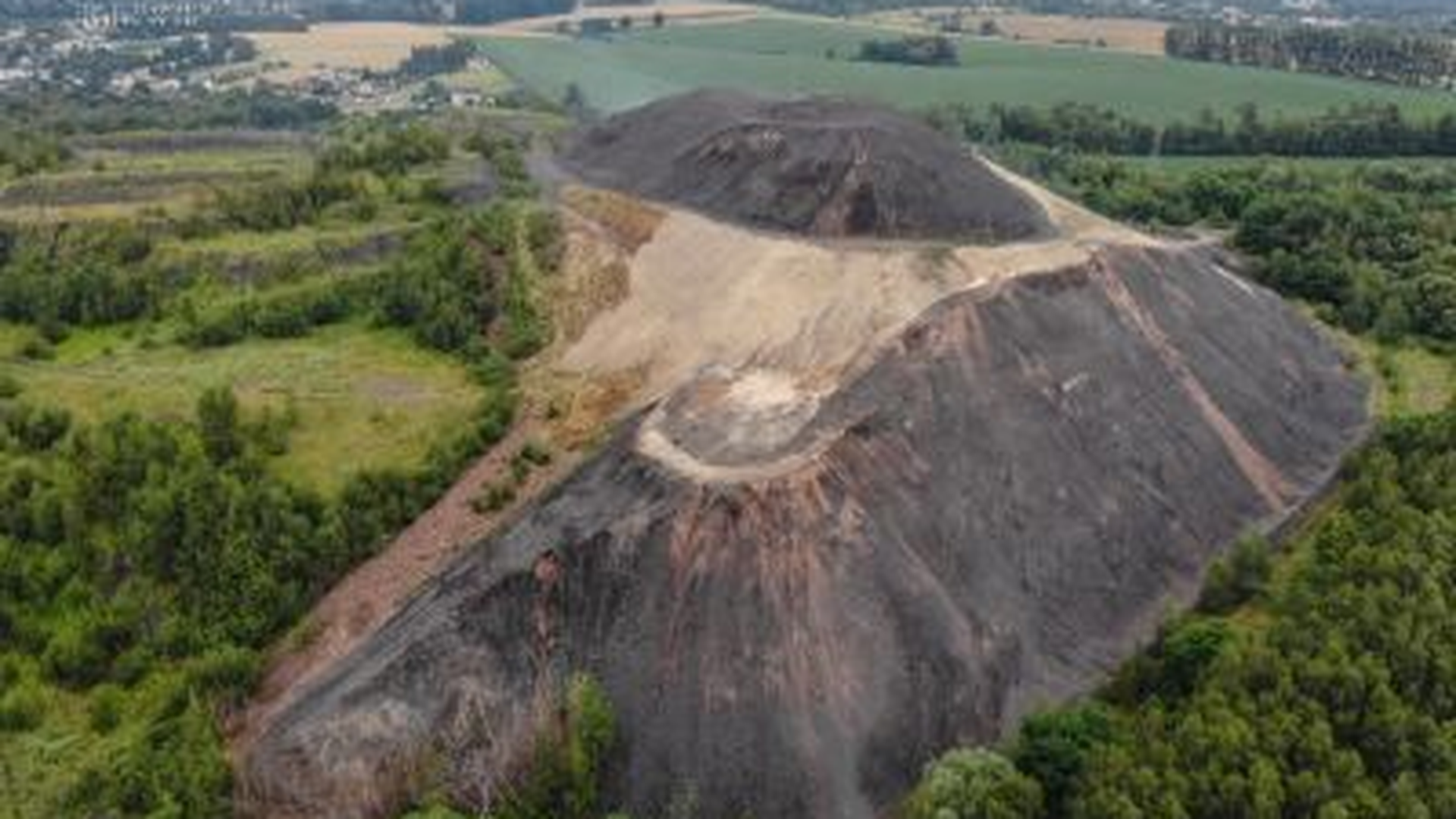 Od lat zatruwa życie mieszkańcom Górnego Śląska, miała zniknąć. Jest problem z przetargiem