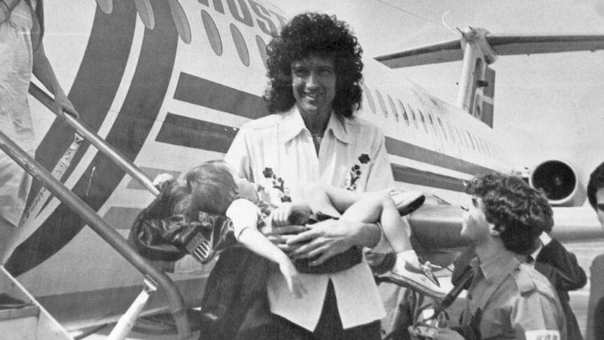 Brian May na lotnisku Mar del Plata