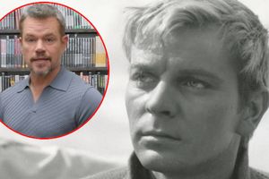 Na zdjęciu dwie postacie; jedna z nich mówi, a w tle widoczna jest półka z filmami.