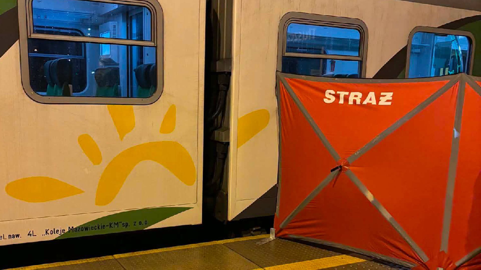 Tragedia na stacji kolejowej w Tłuszczu. „Spadł pod jadący pociąg"