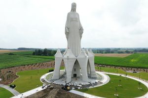 Pomnik Matki Bożej w Konotopiu