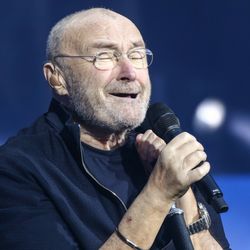 Phil Collins podczas koncetu