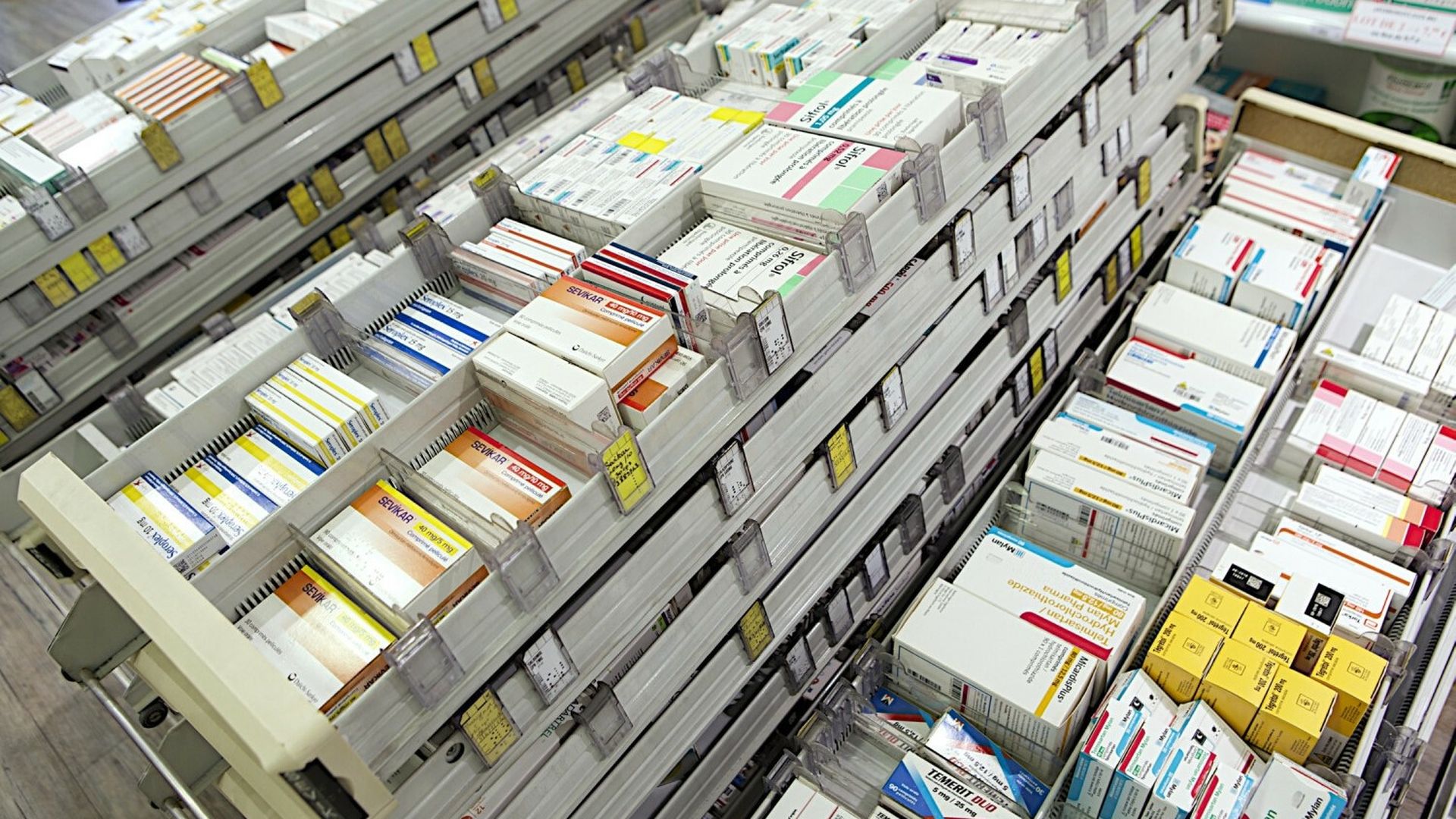 Zapasy maleją, będzie trudniej o te leki. Na liście trzy popularne preparaty