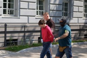 Doprowadzenie podejrzanego Ukraińca do prokuratury