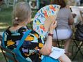 Seniorka schładza się w upał