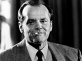 Czarno-biały kadr z filmu - Jack Nicholson z papierosem w ustach i w marynarce