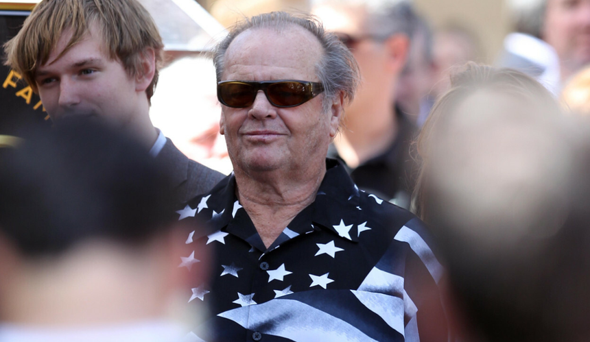 Jack Nicholson w okularach przeciwsłonecznych w tłumie
